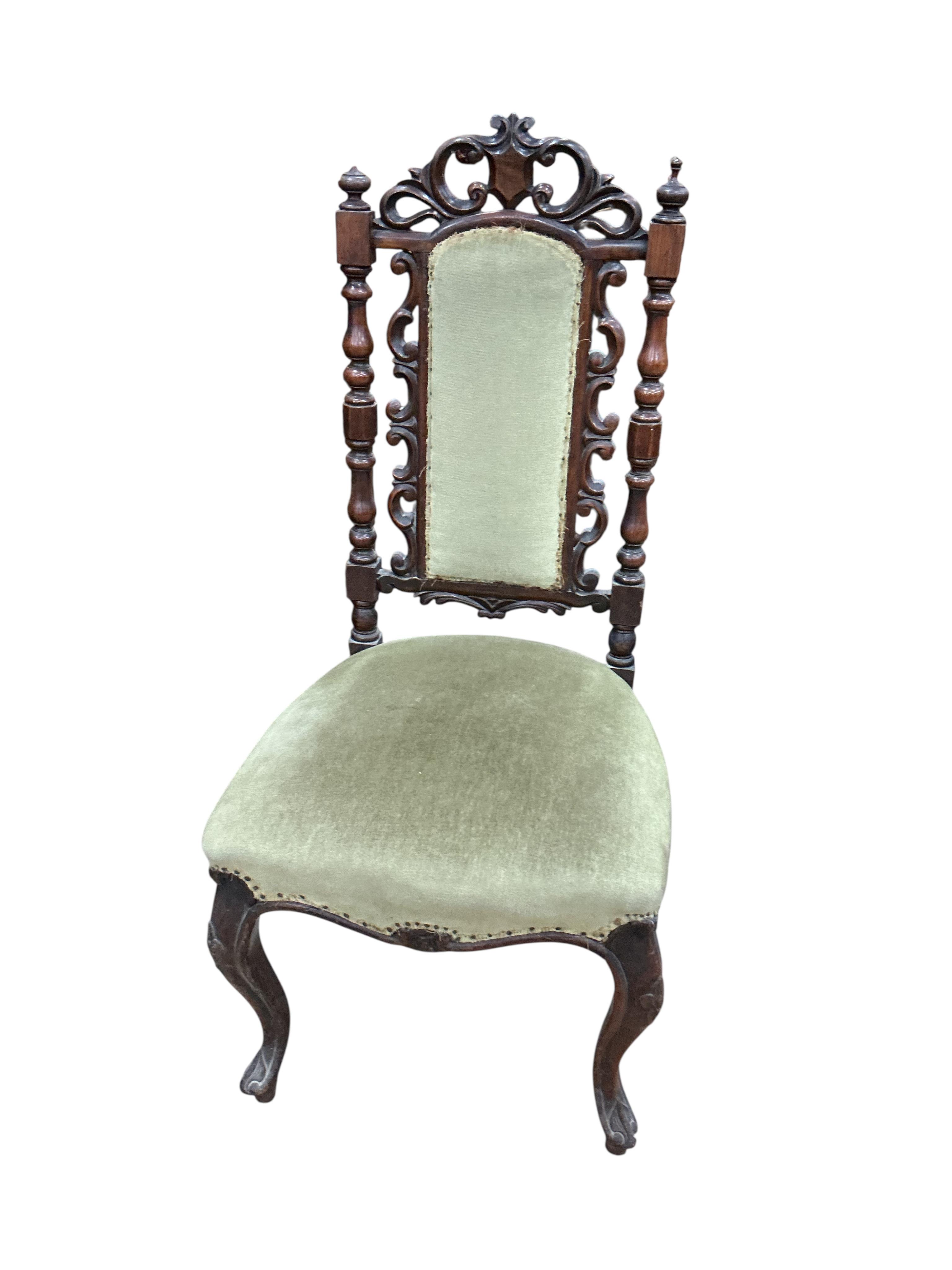 A pair of Victorian carved walnut side chairs, width 46cm, depth 40cm, height 98cm